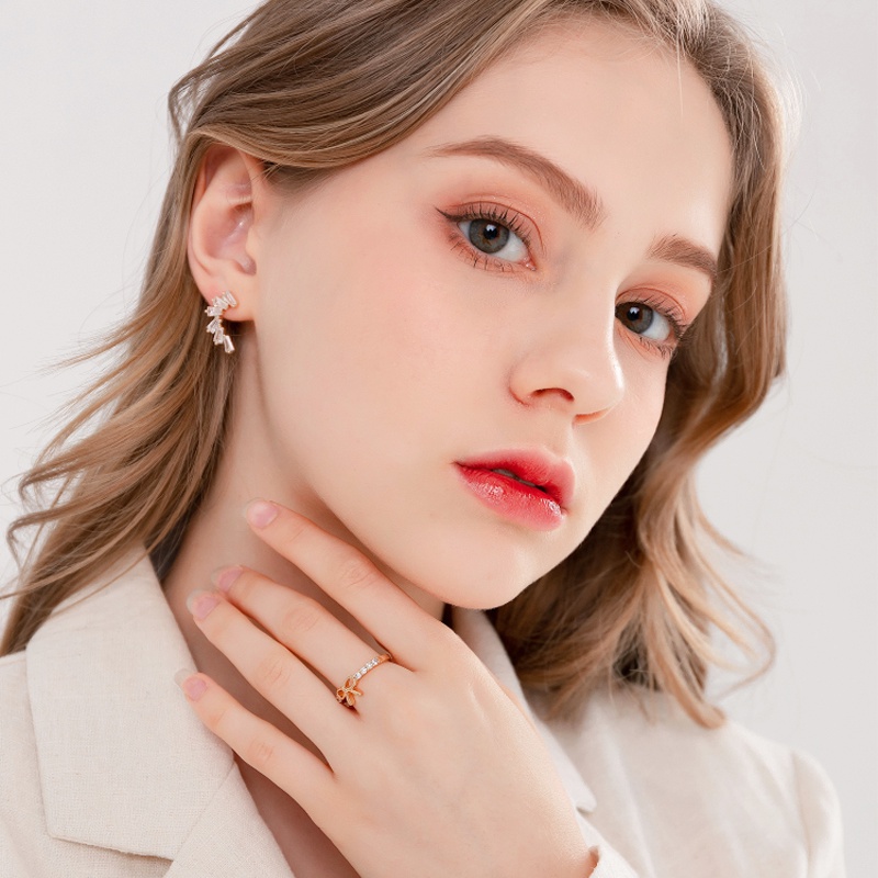 Magic789 Chic Curve Shining Crystal Stud Earrings Untuk Wanita Gadis Temperamen Berkilau Geometris Anting-Anting Trendi Aksesoris Telinga Pertemuan Pesta