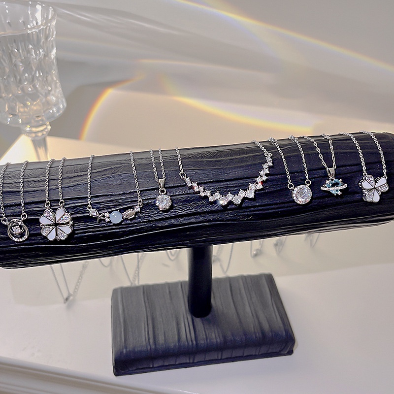 Populer Kalung Mutiara Untuk Wanita Rasa Tinggi Liontin Kupu-Kupu Baja Titanium Choker Necklaces Collection