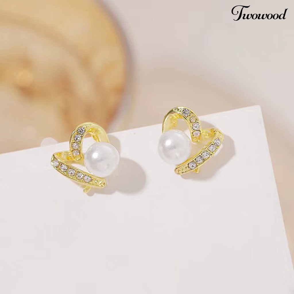 Twowood 1pasang Ear Studs Elegan Berbentuk Hati Berlian Imitasi Mengkilap Hias Berkilau Berdandan Hadiah Wanita Mutiara Imitasi Stud Earrings Perhiasan Aksesori Fashion