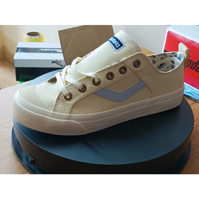 Sepatu Ventela Reborn Low Cream Reflective / Ventela Reborn Cream LC