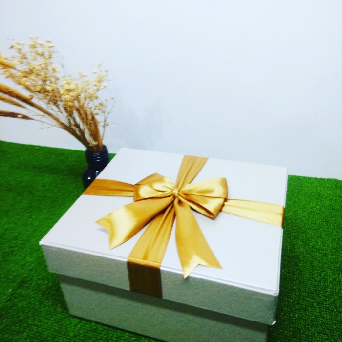 

⭐BISA COD⭐ kotak kado premium 18x18x18cm berpita