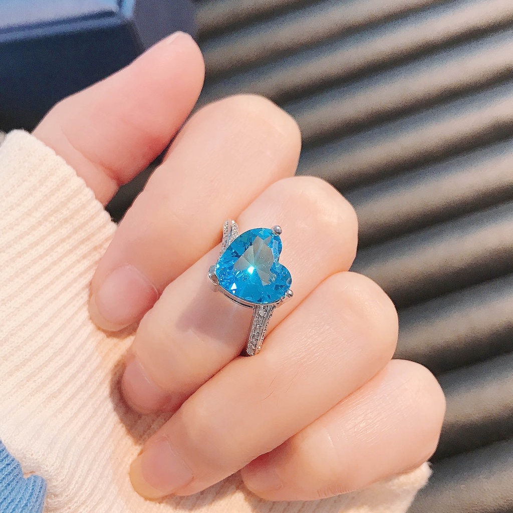 Goldkingdom Aksesoris Perhiasan Fashion Ready Stock Jepang Mewah Berbentuk Hati Cincin Kepribadian Fashion Perempuan Lengan Yang Salah Cincin Berlian Topa Biru Cincin Berlian Karbon Tinggi