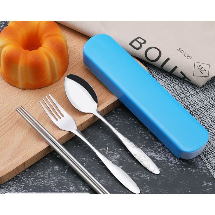 T&amp;Y SENDOK SET 3IN1 BESI KOTAK WARNA ALAT MAKAN 3IN1 SENDOK GARPU STAINLESS STEEL KOTAK TRAVELLING