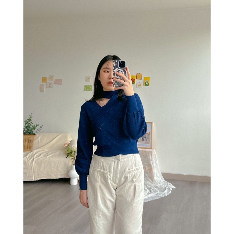 KANON - Asaka Asymmetrical Sweater - Sweater rajut crop model asimetris