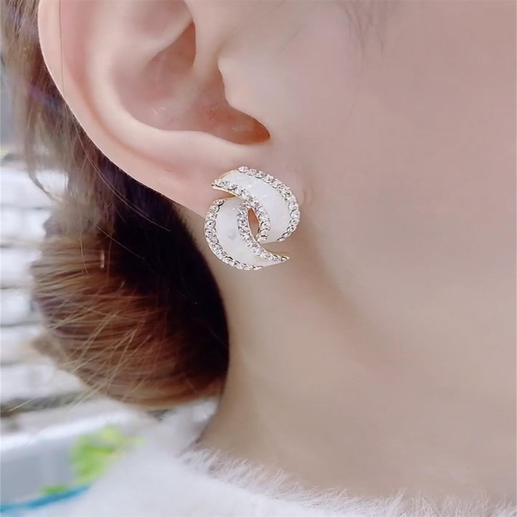 Desain Niche Indah Berlian Geometris Anting Tahun Baru Trendi Cahaya Mewah High-End Anting Gaya Keren