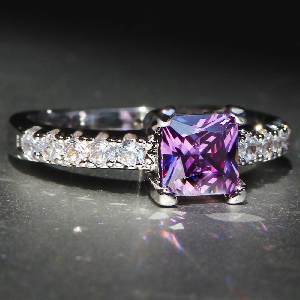 Goldkingdom Aksesoris Perhiasan Fashion Ready Stock Cincin Putri Berlian Persegi Cakar Empat Perempuan Kawin Sederhana Cincin Berlian Wanita Jepang Dan Korea