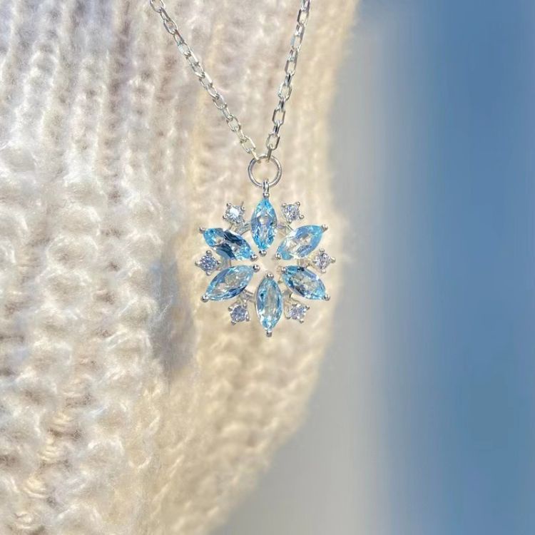 Korea Fashion Kristal Snowflake Pendant Necklace Untuk Pria Dan Wanita Pribadi Kalung Liontin Kristal Biru Kasual Elegan Perhiasan Hadiah