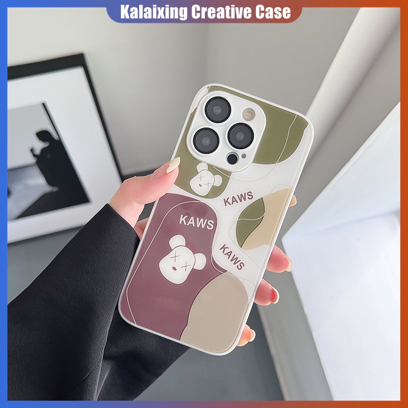 Kaws Lucu Dengan Lensa Kaca Film Casing Ponsel Untuk iPhone 14 Pro Max14Plus13 12 Promax Hard Glass Case Penutup Belakang