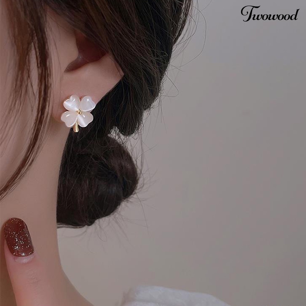 Twowood 1pasang Ear Studs Faux Opal Makna Keberuntungan Desain Sederhana Temperamen Empat Daun Semanggi Stud Earrings Aksesoris Fashion