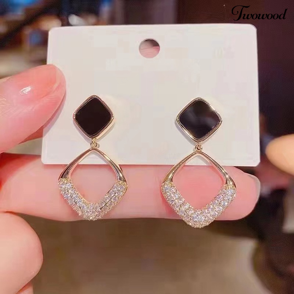 Twowood 1pasang Drop Anting Geometris Berongga Keluar Mengkilap Berlian Imitasi Bertatahkan Berkilau Berdandan Hadiah Ulang Tahun Wanita Belah Ketupat Liontin Anting Perhiasan Aksesori Fashion