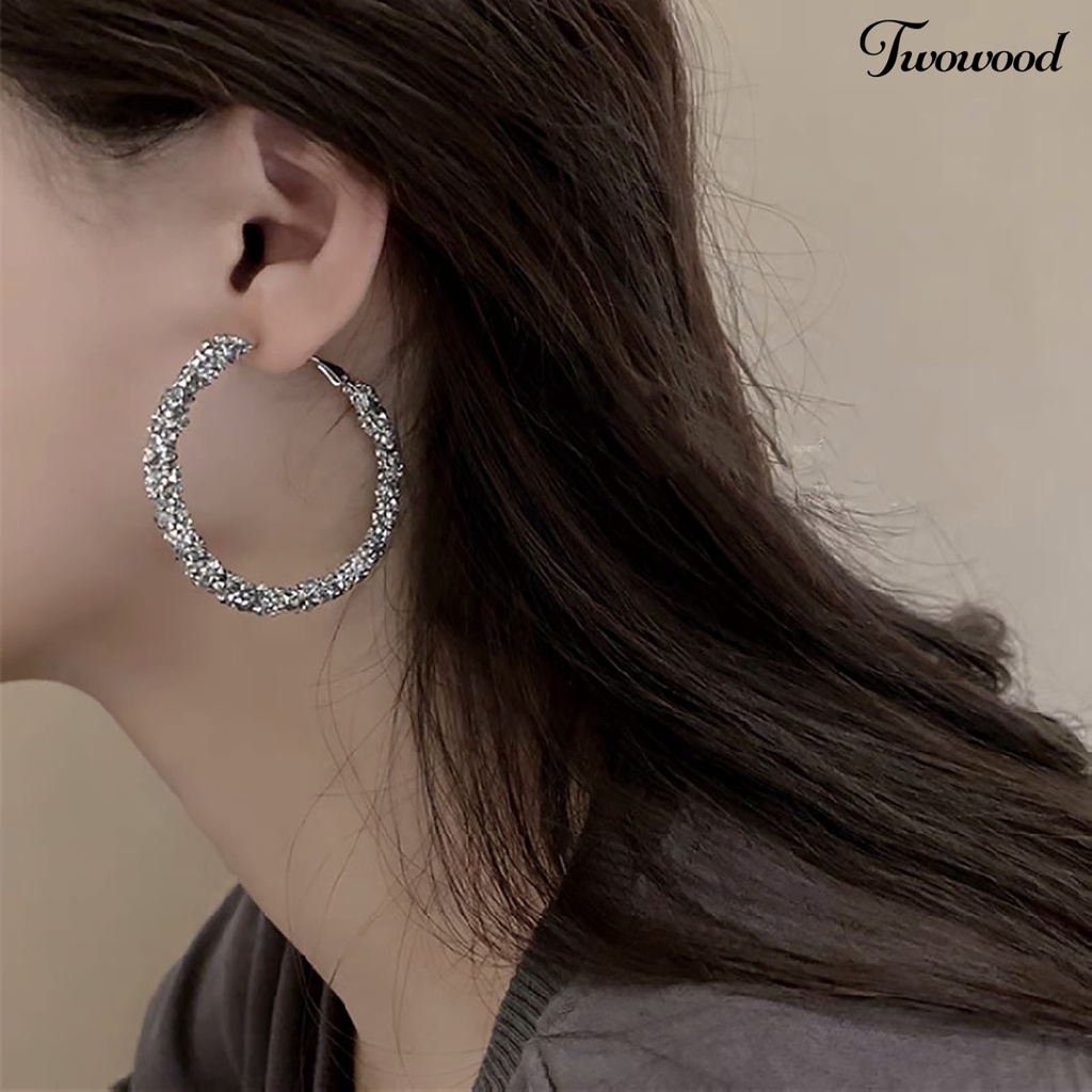 Twowood 1pasang Anting Hoop Temperamen Elegan Berlian Imitasi Mengkilap Hias Berkilau Hadiah Wanita Anting Bulat Pesona Perhiasan Aksesori Fashion