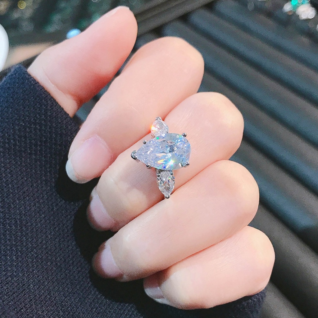 Goldkingdom Aksesoris Perhiasan Fashion Ready Stock Niche Desain Moosanshi Berlebihan Jari Tengah Pertunangan Drop Pear-shaped Ring Untuk Perempuan