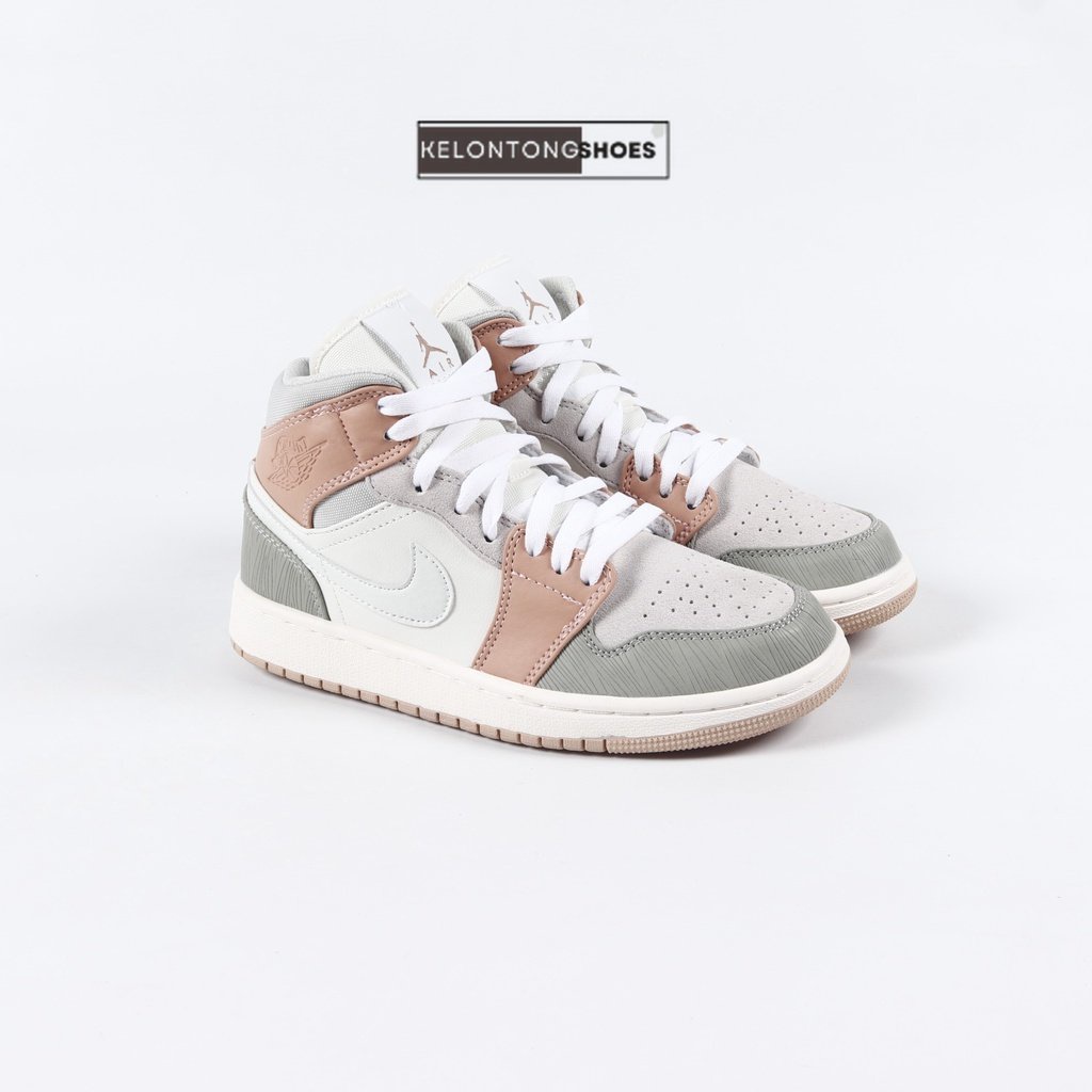 Sepatu Nike Air Jordan 1 Mid Milan