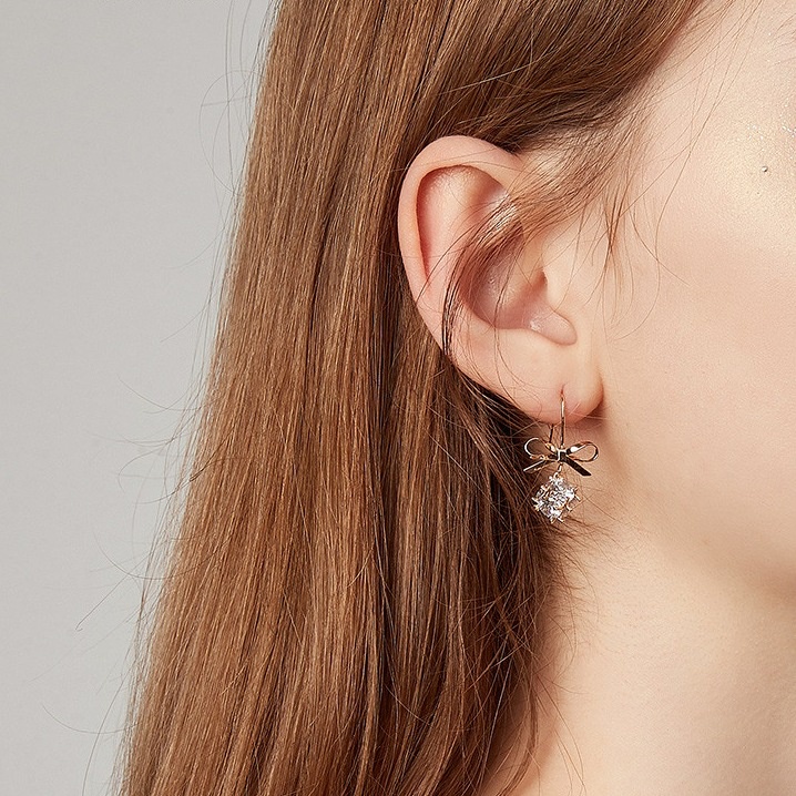 Ikatan Simpul Anting Musim Panas Tahun Baru Gaya Baru Trendi High-End Ear Hook Perempuan Temperamen Influencer Perancis Retro Anting Earrings