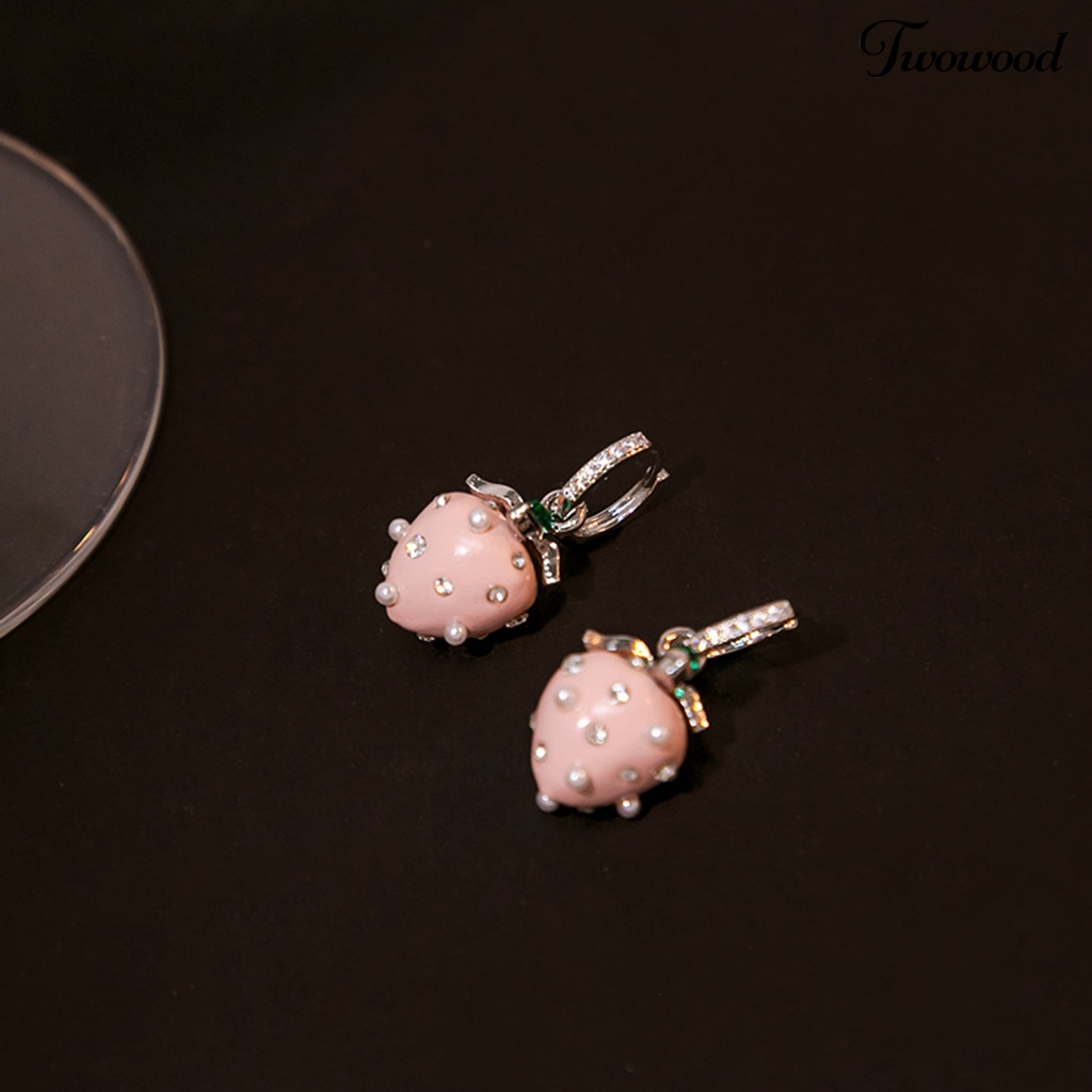 Twowood 1pasang Anting Menjuntai Strawberry Berlian Imitasi Mutiara Imitasi Perhiasan Gaya Korea Anting Lingkaran Berkilau Aksesoris Fashion