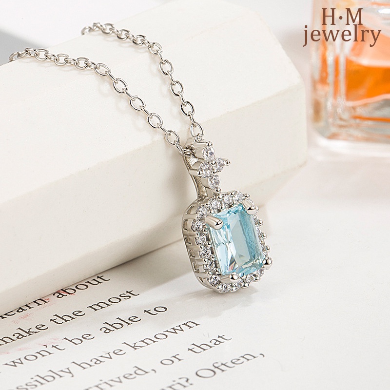 Berlian Imitasi Kalung Kristal Topaz Aquamarine Cahaya Mewah Temperamen Canggih Rasa Ornamen