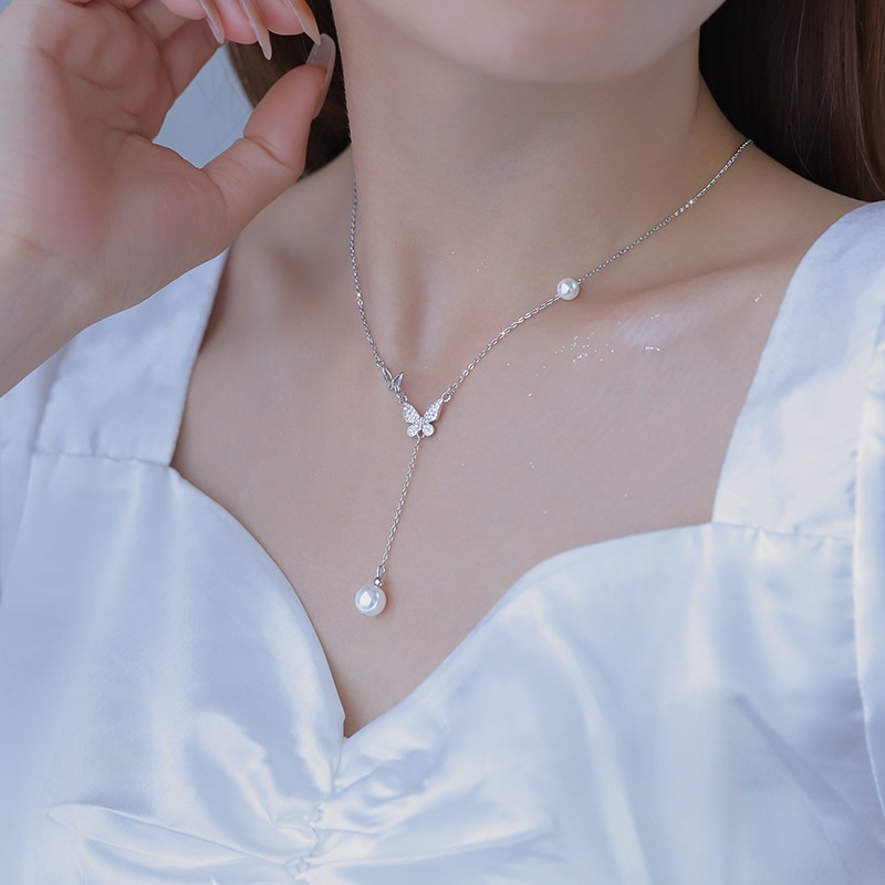 Kalung Liontin Mutiara Busur2023Wanita Baru Cahaya Mewah Mutiara Leher Rantai High -end Desain Sensor Cakar Tulang Rantai
