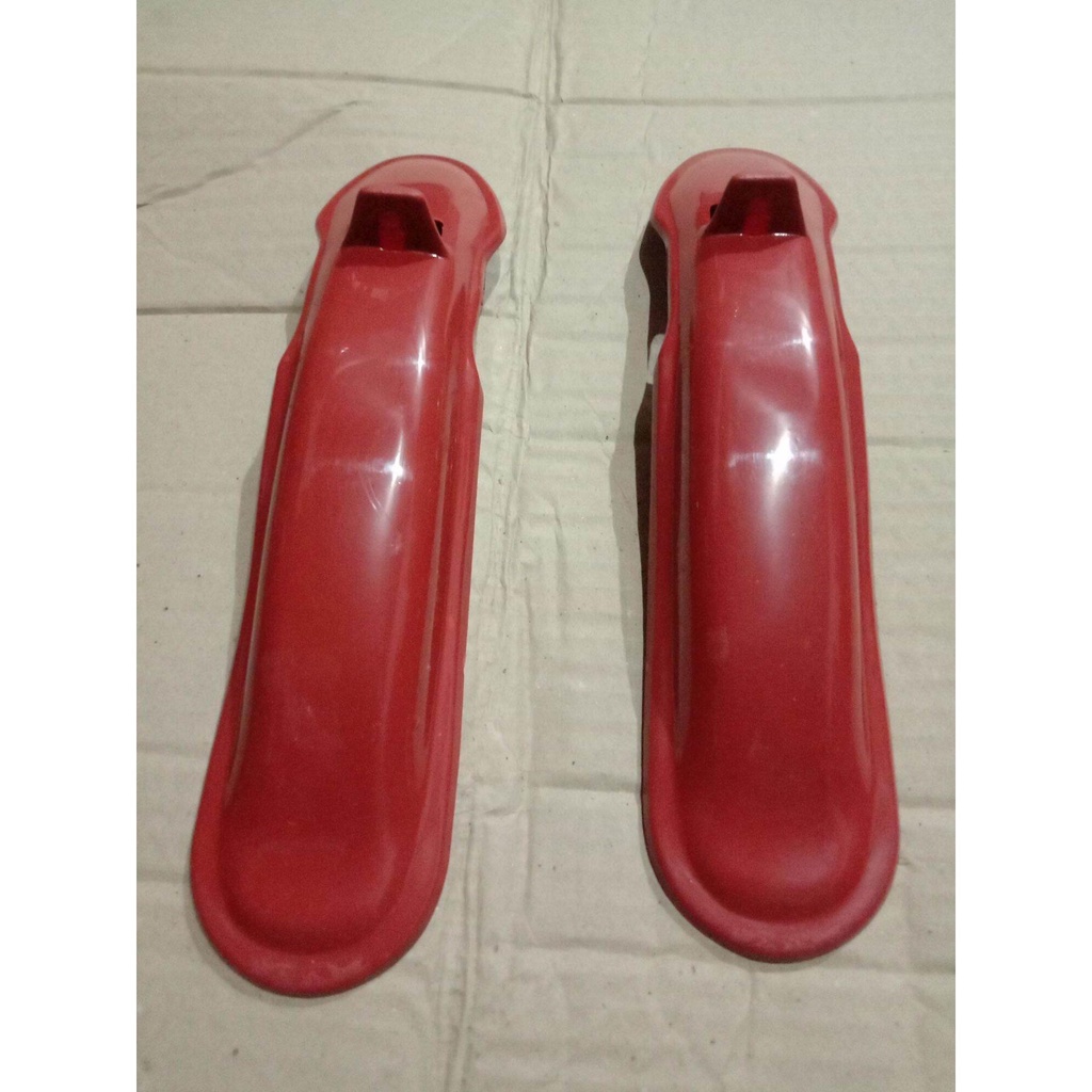 Spakbor selebor sepeda  anak anak ukuran 12inc warna merah dan hijau