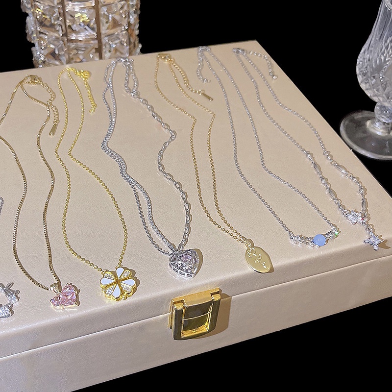 Populer Kalung Mutiara Untuk Wanita Rasa Tinggi Liontin Kupu-Kupu Baja Titanium Choker Necklaces Collection
