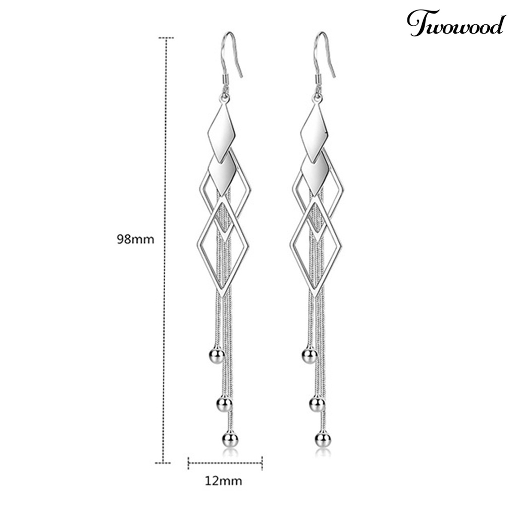 Twowood 1pasang Liontin Anting Geometris Berongga Keluar Warna Solid Temperamen Belah Ketupat Panjang Rumbai Kait Anting Perhiasan Aksesori