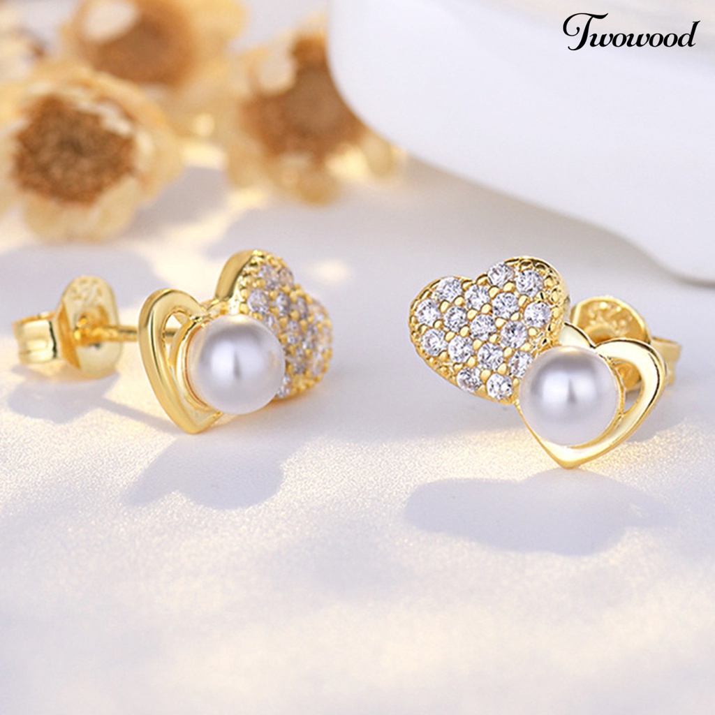 Twowood 1pasang Ear Studs Vintage Elegan Berongga Keluar Berbentuk Hati Shiny Cubic Zirconia Dress Up Hadiah Wanita Mutiara Imitasi Stud Earrings Perhiasan Pesta Untuk Pakaian Sehari-Hari