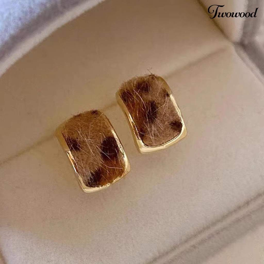 Twowood 1pasang Anting Stud Gaya Retro Mini Halus Semua Pertandingan Ultralight Hias Tidak Luntur Perhiasan Mini Stud Earrings Ear Decoration Untuk Lady