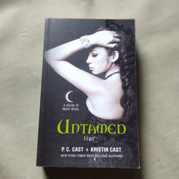 Buku Novel House of Night UNTAMED Liar (P.C. Cast + Kristin Cast)