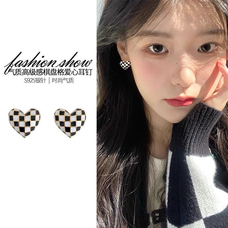 Checkerboard Cinta Hati Anting Korea Kecil Dongeng Manis Anting Gaya Mori ins Gaya Anting Perempuan Gaya Baru