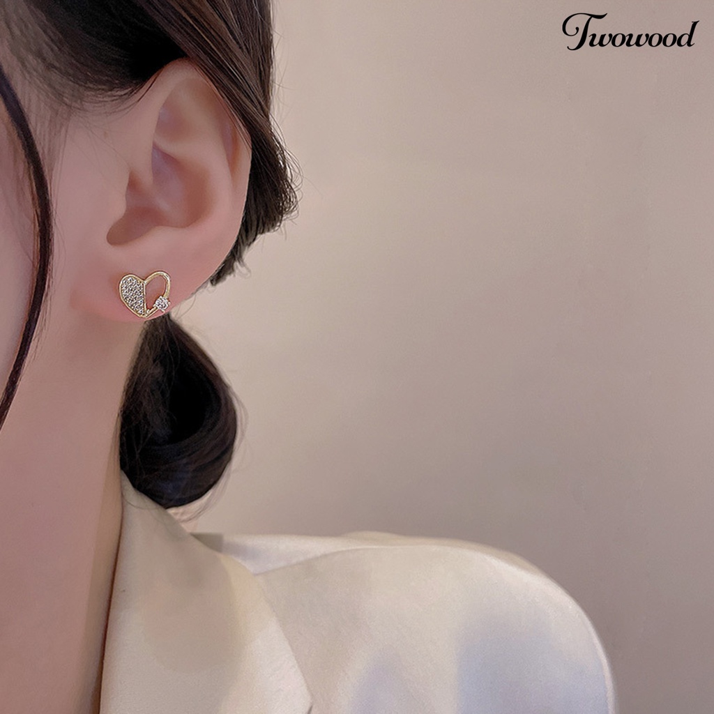 Twowood 1pasang Wanita Anting Perak Jarum Cahaya Bersinar Mewah Berongga Keluar Electroplating Dekorasi Emas Lucu Hati Cubic Zirconia Stud Earrings Aksesoris Pakaian