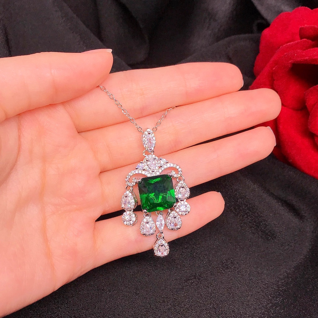 Goldkingdom Fashion Perhiasan Aksesoris Ready Stock Baru Perak Zamrud Kalung Desain Mewah Penuh Berlian Square Drop Pendant