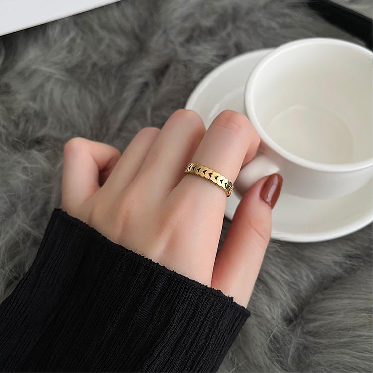 Cincin titanium Daun Wanita Emas 18K Hadiah Pasangan Anti Karat Dan Tidak Luntur