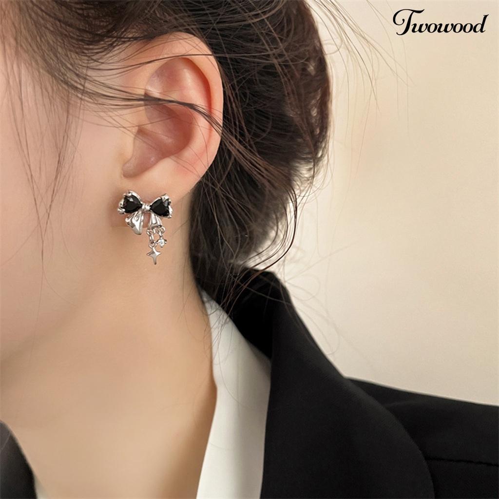 Twowood 1pasang Drop Earrings Temperamen Geometris Cubic Zirconia Eye-catching Tahan Aus Dekorasi High-end Sparkling Bows Pendant Earrings Perhiasan Aksesori