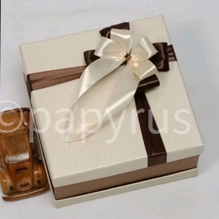

⭐BISA COD⭐ PAPYRUS Sandwich 20x20 Tinggi 10cm Kotak Kado Gift Box - Slide Foto 1
