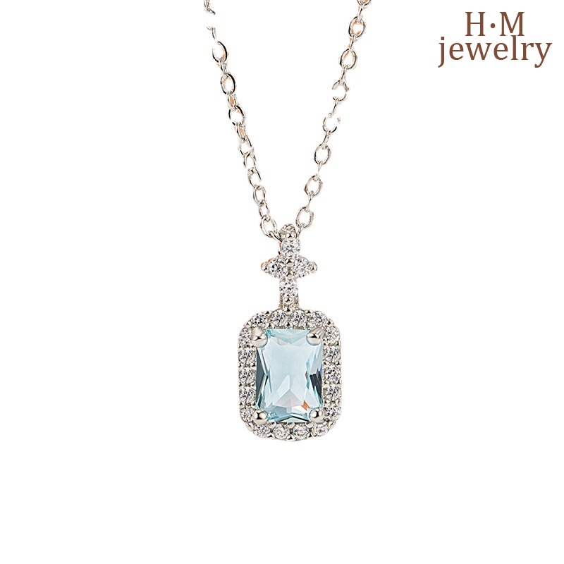 Berlian Imitasi Kalung Kristal Topaz Aquamarine Cahaya Mewah Temperamen Canggih Rasa Ornamen