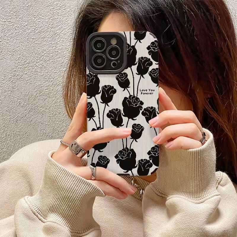 【Lamb Skin】Pretty Black Rose Flower Soft Case for IPhone 6S 7 Plus 8 Plus X XS XR XS Max 11 13 12 14 PRO Max 14 Plus 12 13 Mini Camera Protect Women's Baolongwis Casing