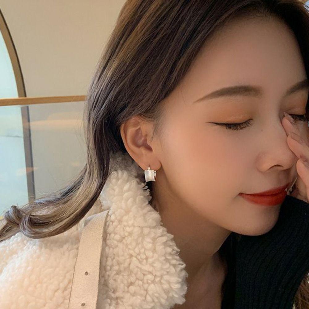 Mxbeauty Anting Tekstur Logam Elegan Vintage Punk Gesper Telinga Tembaga Sederhana Wanita Ear Stud