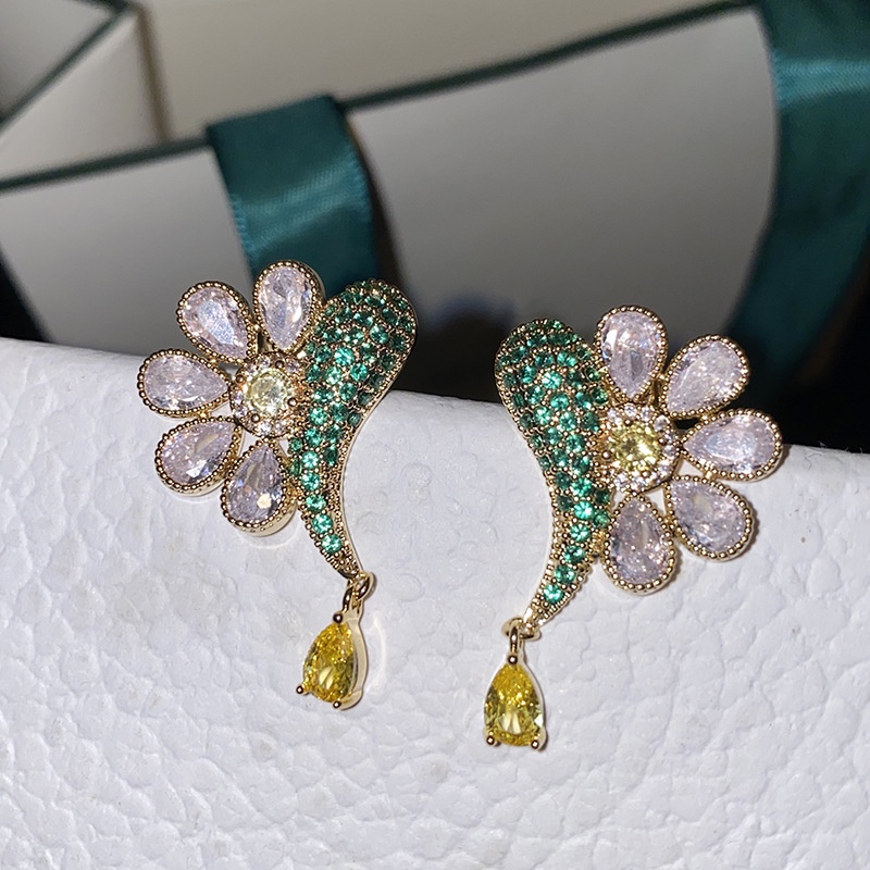 Goldkingdom Aksesoris Perhiasan Fashion Ready Stock Penuh Berlian, Berlapis Dengan Perak, Daisy, Anting Selebriti Online, Temperamen Indah Perempuan, Serbaguna.