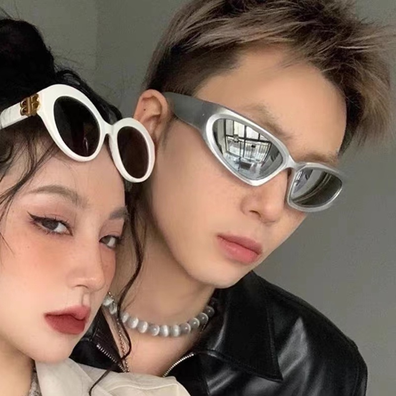 Papaozhu Punk UV400 Perlindungan Silver Cat Eye Frame Sunglasses Untuk Pria Wanita Keren Mengemudi Nuansa Kepribadian Kacamata Olahraga Luar Ruangan