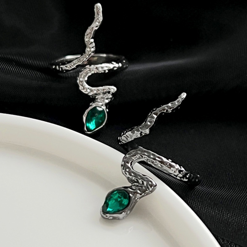 Aksesoris Cincin Emerald Serpentine Kepribadian Retro Punk Chic