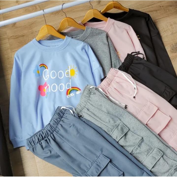 One Set Sweater Good Mood & Jogger Gamblok Cargo Wanita Sett Olahraga keren dan Sporty