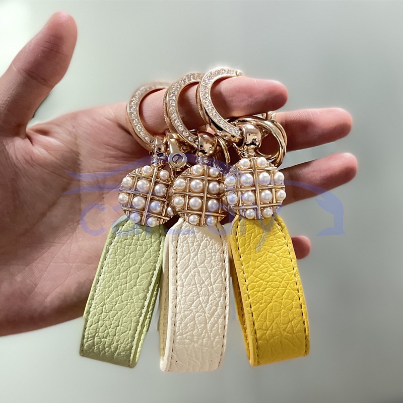 Gantungan Kunci Kulit Mewah Gantungan Kunci Logam Berwarna-warni Untuk Sepeda Motor Mobil Tempat Tas Kunci Jarak Jauh Dekorasi Hadiah Gaya Elegan Gift Keychain Holder