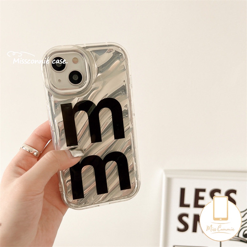 IPHONE Case Simple Alfabet Inggris M Kompatibel Untuk Iphone13 11 14 12 Pro MAX XR 6 6S 78 Plus X XS MAX 7Plus 8Plus SE 2020 Dazzle Color Laser Card Mewah Bening 3D Bergelombang Melengkung Cover