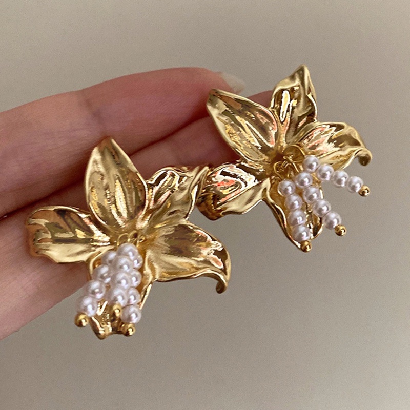 Logam Mutiara Bunga Mode Cahaya Mewah Retro Niche Temperamen Anting Berlebihan