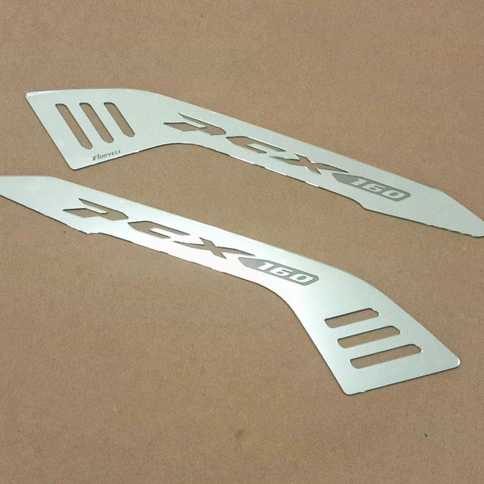 new pcx 160 - side cover garnish - side pad - garnis samping - silver chrome TERMURAH