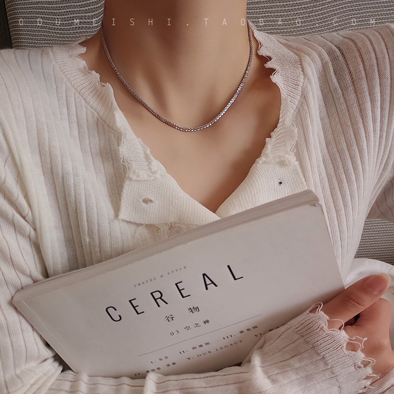 Kalung Eropa Amerika Titanium Steel Sederhana All-Match Rantai Klavikula Gaya Baru Kalung Desain Niche Influencer Wanita