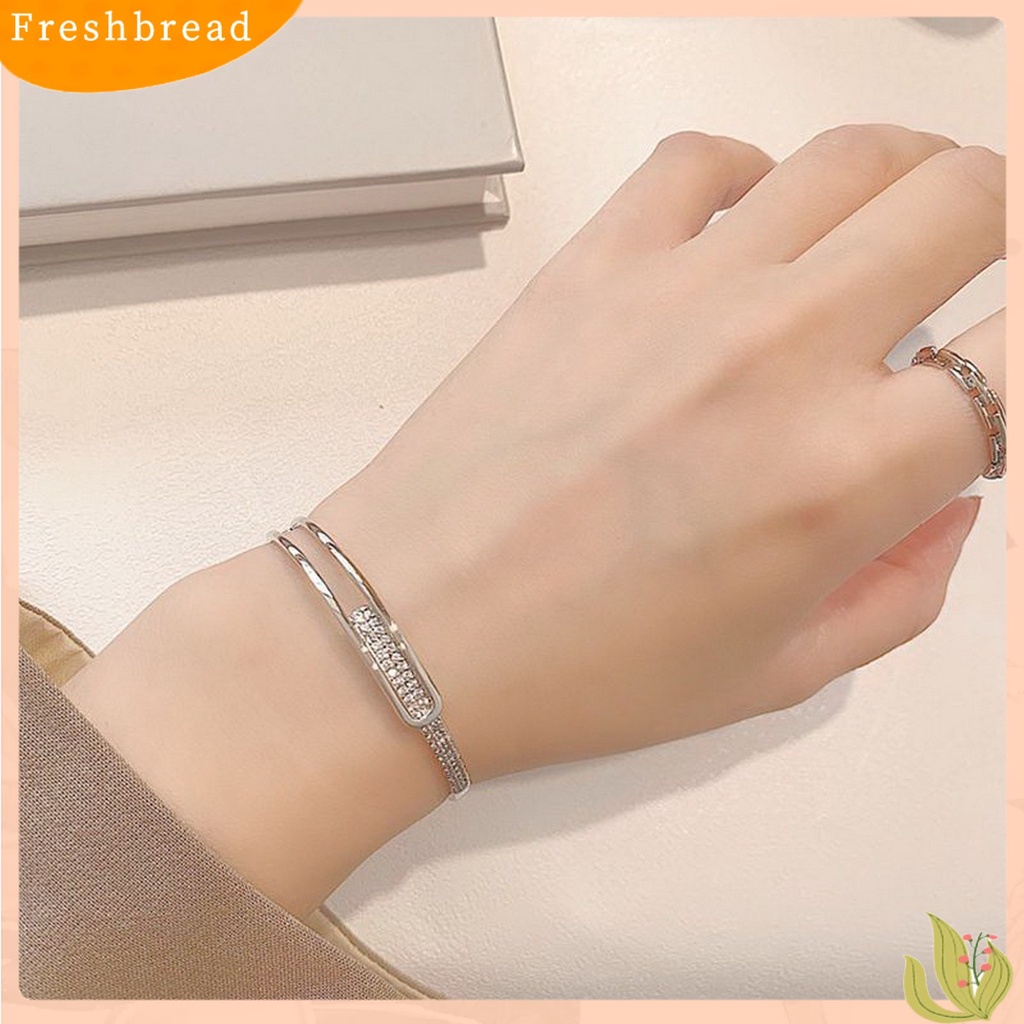 &lt; Freshbread &gt; Wanita Bangle Bukaan Hollow Hypoallergenic Minimalis Elegan Hadiah Berlapis Perak Berlian Imitasi Berkilau Gelang Tangan Cewek Untuk Harian