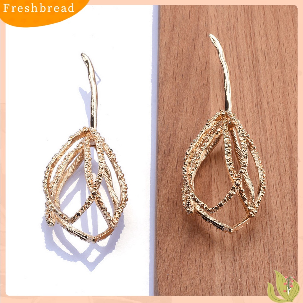 &lt; Freshbread &gt; 1pasang Anting Menjuntai Vintage Berongga Mengkilap Berlebihan Temperamen Berdandan Logam Wanita Pesona Bentuk Bunga Drop Earrings Perhiasan Retro