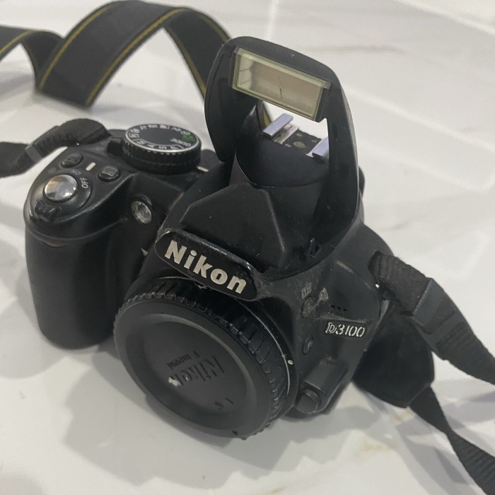 Kamera nikon d3100 body only dan charger