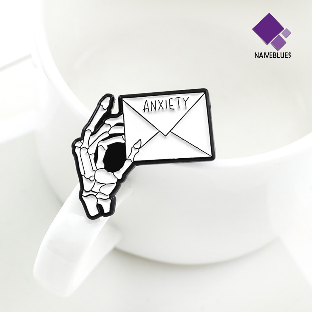 &lt; Naiveblues &gt; ANXIETY Letter Skeleton Tangan Enamel Bros Pin Wanita Jaket Jeans