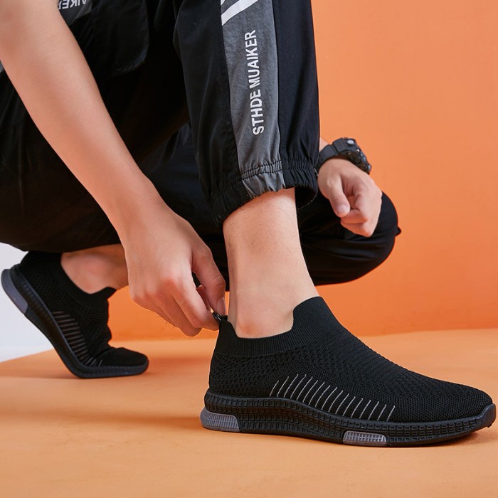 (COD) Leedoo Sepatu Pria Slip On Kasual Trendy Sepatu Olahraga Import MR130 - Hitam, 41